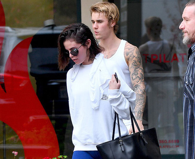 Vừa cãi nhau ầm ĩ, Selena Gomez và Justin Bieber lại quấn quít ngọt ngào bên nhau Vừa cãi nhau ầm ĩ, Selena Gomez và Justin Bieber lại quấn quít ngọt ngào bên nhau