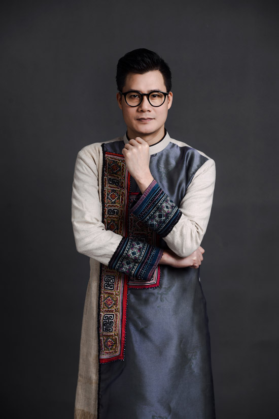 Ca sĩ Quang Dũng làm người mẫu áo dài Ca sĩ Quang Dũng làm người mẫu áo dài