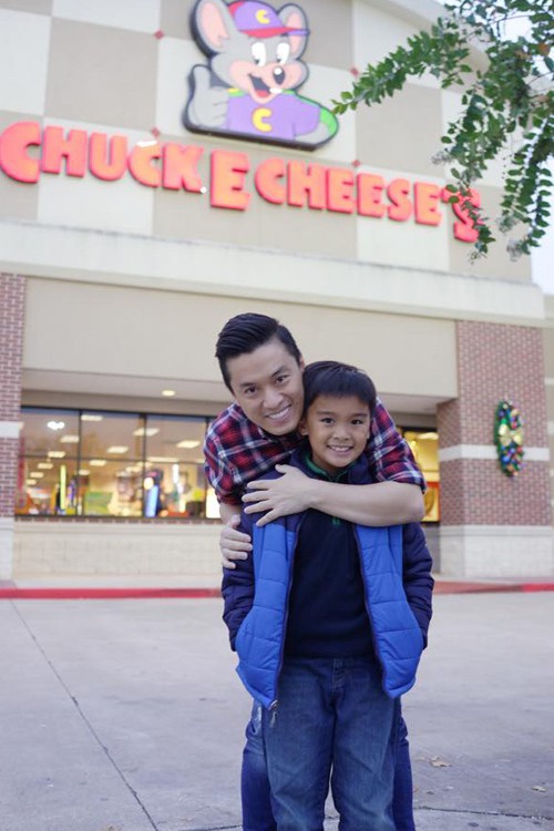 Sao nam hậu ly hôn: Người tận tụy hết mực yêu con cái, kẻ bỏ mặc không chút quan tâm