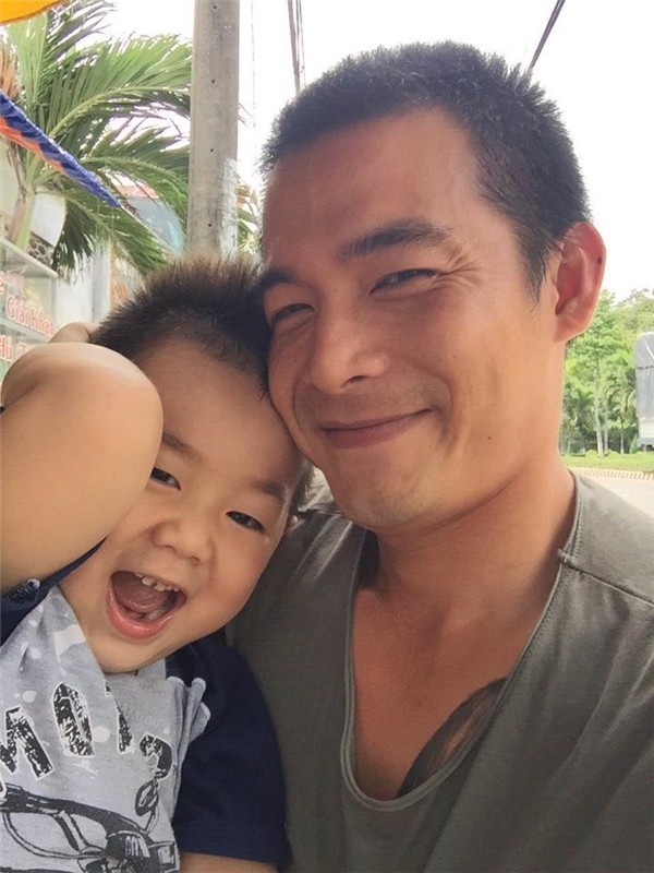 Sao nam hậu ly hôn: Người tận tụy hết mực yêu con cái, kẻ bỏ mặc không chút quan tâm