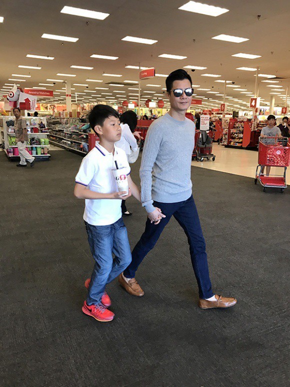 Sao nam hậu ly hôn: Người tận tụy hết mực yêu con cái, kẻ bỏ mặc không chút quan tâm