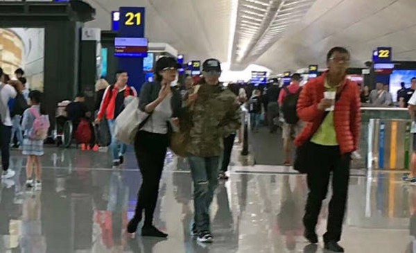 Sao nam hậu ly hôn: Người tận tụy hết mực yêu con cái, kẻ bỏ mặc không chút quan tâm