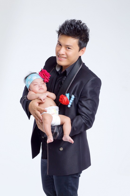 Sao nam hậu ly hôn: Người tận tụy hết mực yêu con cái, kẻ bỏ mặc không chút quan tâm