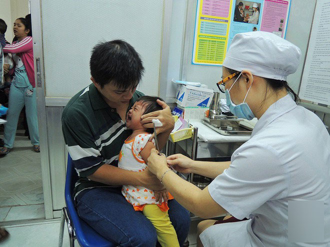 Từ tháng 1/2018, trẻ sơ sinh đến 5 tuổi bắt buộc phải tiêm đủ 10 loại vắc xin