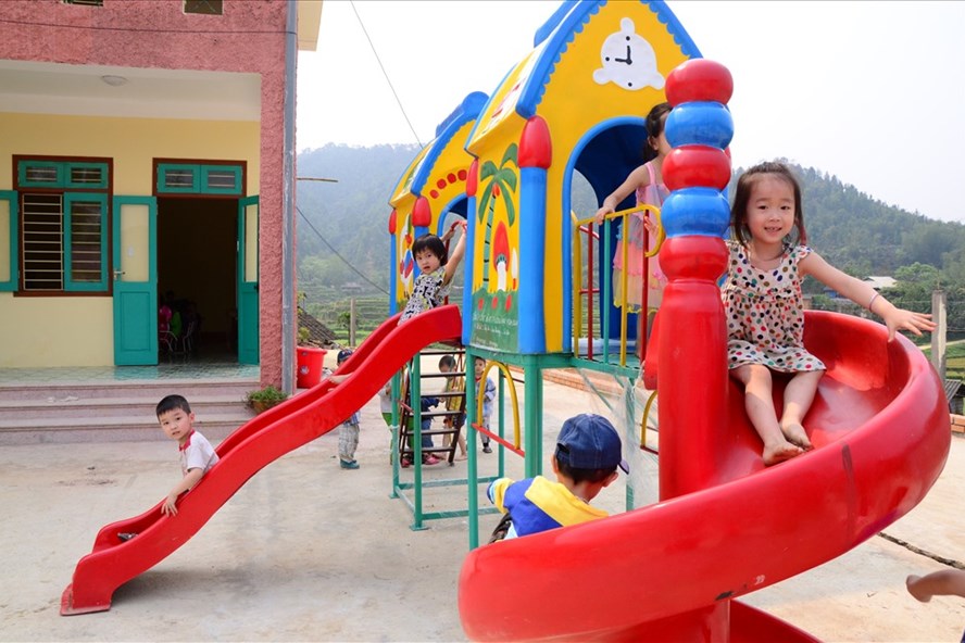 Tranh cãi kịch liệt về trẻ 3 tháng tuổi được học mầm non