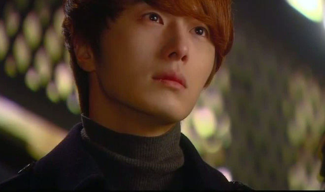 Chết ngất với lời cầu hôn của cô bạn gái từng phản bội mình theo thiếu gia nhà giàu