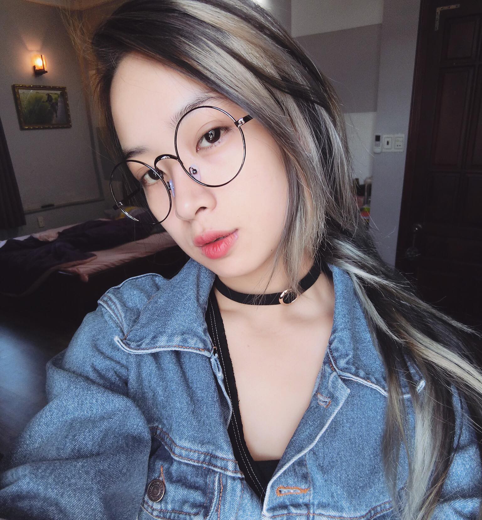 Thêm những hình ảnh xinh đẹp khó cưỡng của cô gái Huế cưỡi motor nửa tỷ