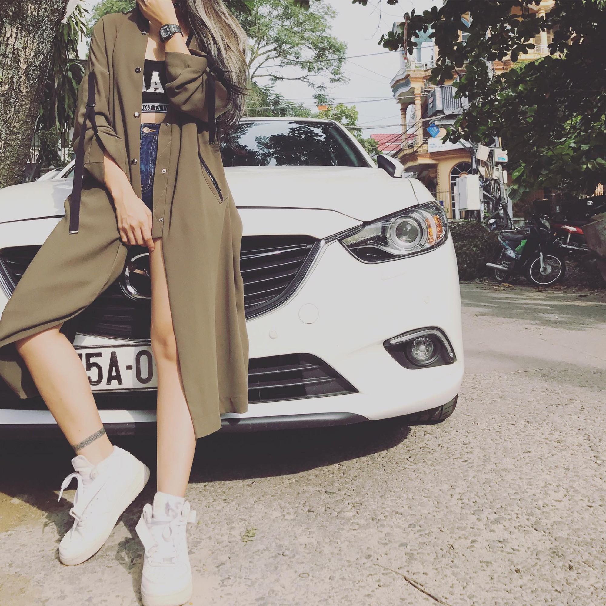 Thêm những hình ảnh xinh đẹp khó cưỡng của cô gái Huế cưỡi motor nửa tỷ