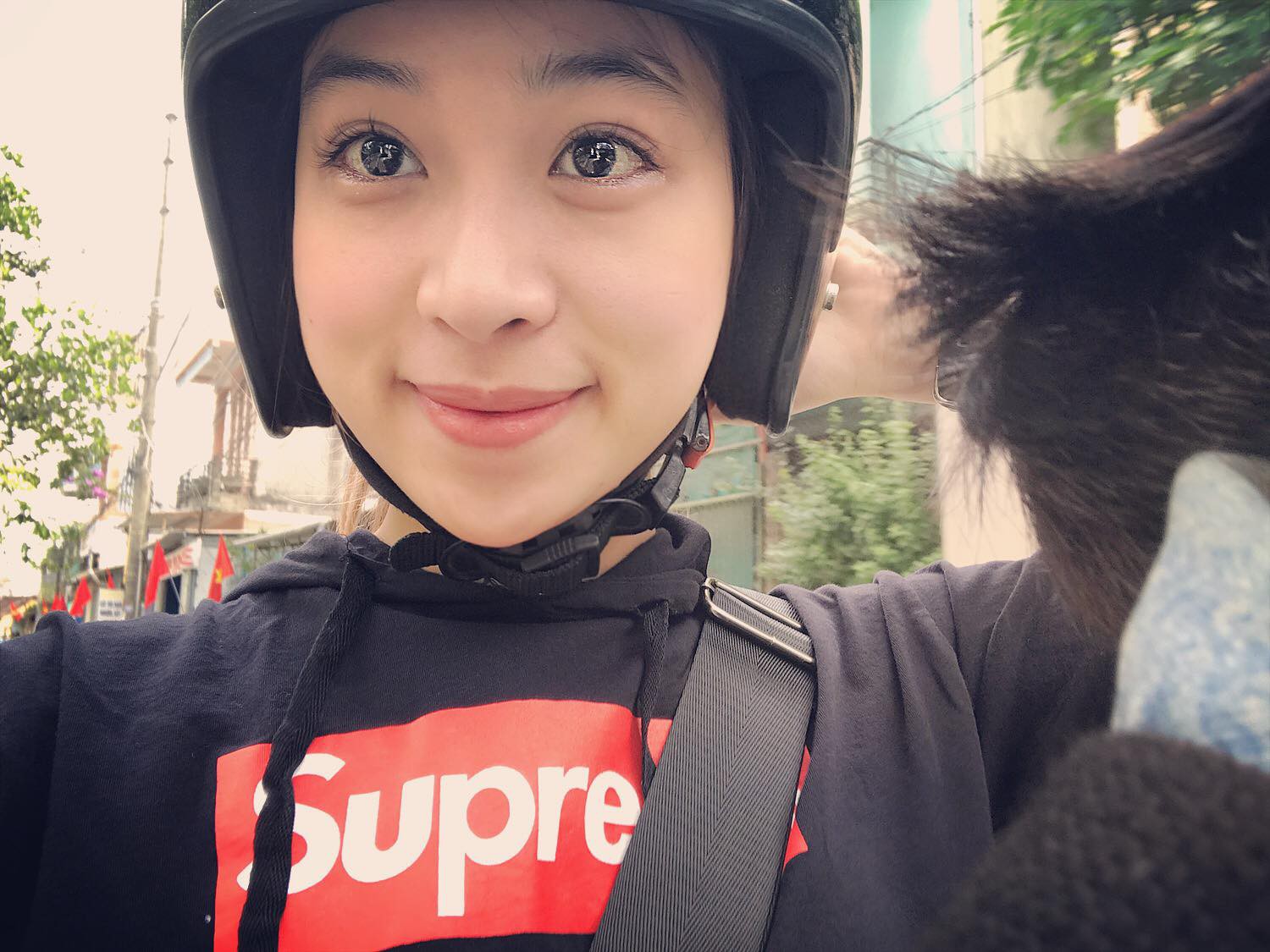 Thêm những hình ảnh xinh đẹp khó cưỡng của cô gái Huế cưỡi motor nửa tỷ