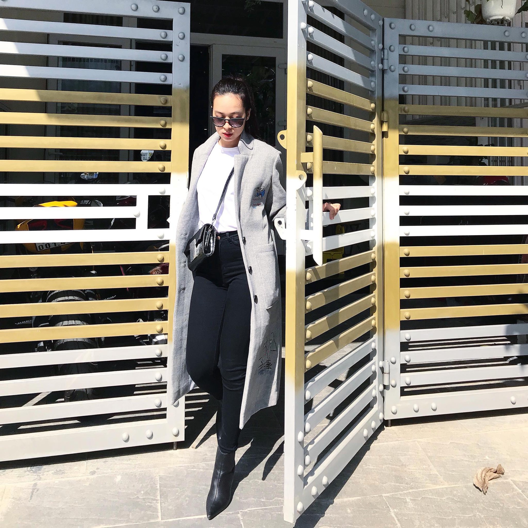 Thêm những hình ảnh xinh đẹp khó cưỡng của cô gái Huế cưỡi motor nửa tỷ