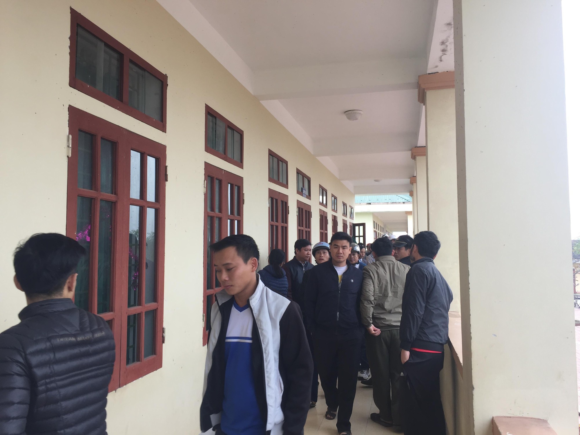 Nữ sinh lớp 7 treo cổ tự tử ngay trong lớp học: Người bố đau đớn không hiểu lý do