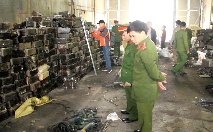 Kho đạn mới phát hiện ở làng Quan Độ chứa những gì?