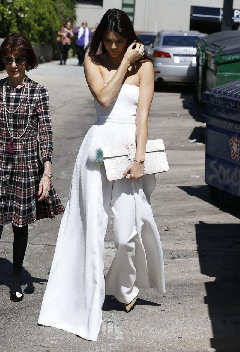 Ai mặc đồ cả cây quê như đồ ngủ thì hãy học 3 cô nàng này ngay!