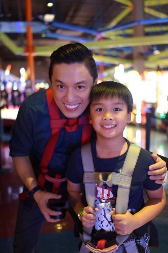 Lam Trường hiếm hoi nói về con trai riêng với vợ cũ, hé lộ bé chưa biết có em gái