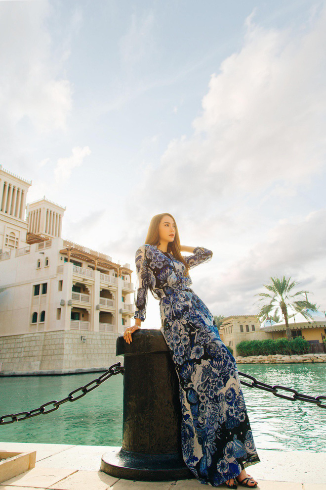 Diện váy hoa rực rỡ, Minh Hằng thả dáng quyến rũ