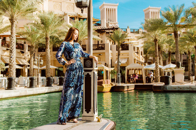 Diện váy hoa rực rỡ, Minh Hằng thả dáng quyến rũ