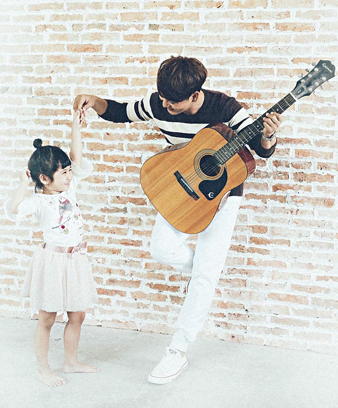 Ưng Đại Vệ hạnh phúc khi làm gà trống nuôi con