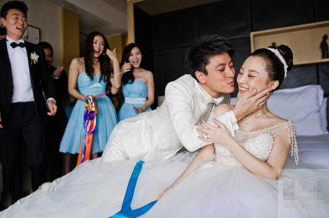 Chuyện tình của Lý Tiểu Lộ - Giả Nãi Lượng: Ai yêu nhiều hơn, người đó thua cuộc? Chuyện tình của Lý Tiểu Lộ - Giả Nãi Lượng: Ai yêu nhiều hơn, người đó thua cuộc?