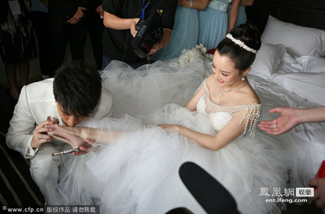 Chuyện tình của Lý Tiểu Lộ - Giả Nãi Lượng: Ai yêu nhiều hơn, người đó thua cuộc? Chuyện tình của Lý Tiểu Lộ - Giả Nãi Lượng: Ai yêu nhiều hơn, người đó thua cuộc?