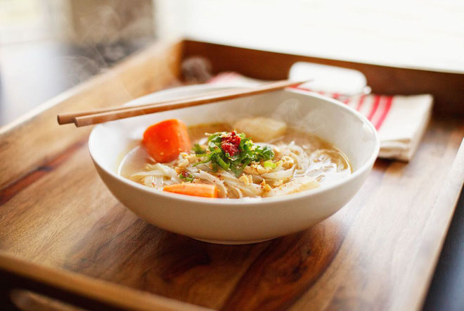 6 lời khuyên để ăn canh đúng cách: Bạn đã biết ăn cơm hay canh trước sẽ tốt hơn? 6 lời khuyên để ăn canh đúng cách: Bạn đã biết ăn cơm hay canh trước sẽ tốt hơn?