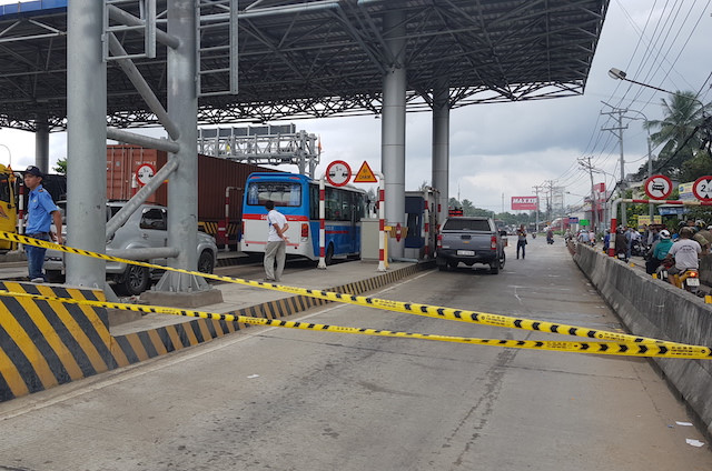 Tài xế phong tỏa BOT Cần Thơ - Phụng Hiệp, giao thông tê liệt