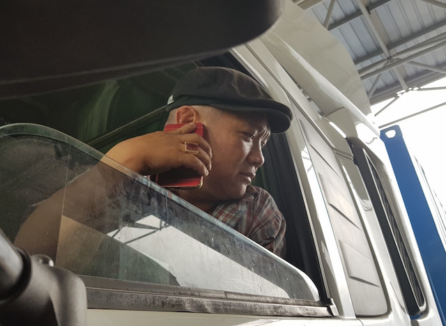 Tài xế phong tỏa BOT Cần Thơ - Phụng Hiệp, giao thông tê liệt