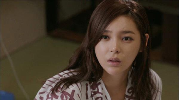 Cay đắng khi biết số tiền thưởng chồng có được lại là cuộc đổi chác tình ái