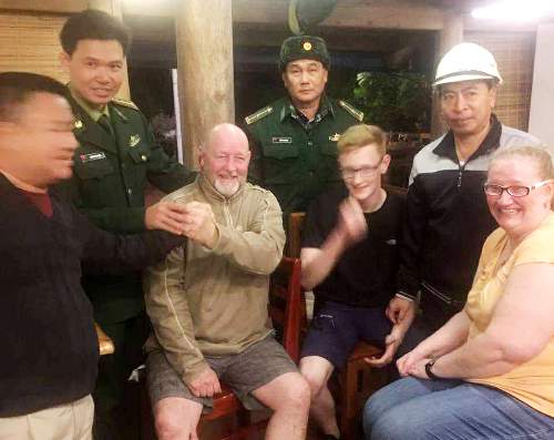 Du khách Anh mắc kẹt 6 tiếng trong hẻm núi ở Cát Bà