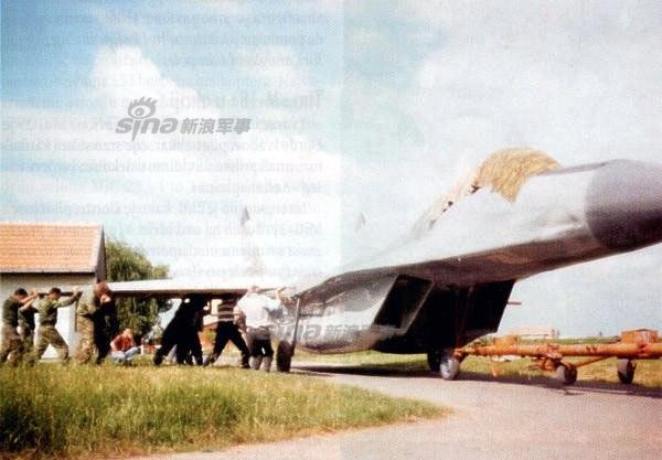 Nam Tư học Việt Nam chế tạo MiG-29 bằng tre nứa đánh lừa không quân hiện đại NATO?