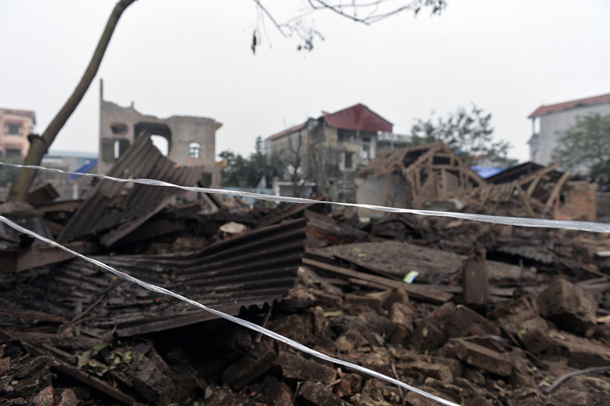 Phía sau vụ nổ chấn động ngôi làng chuyên mổ xác máy bay
