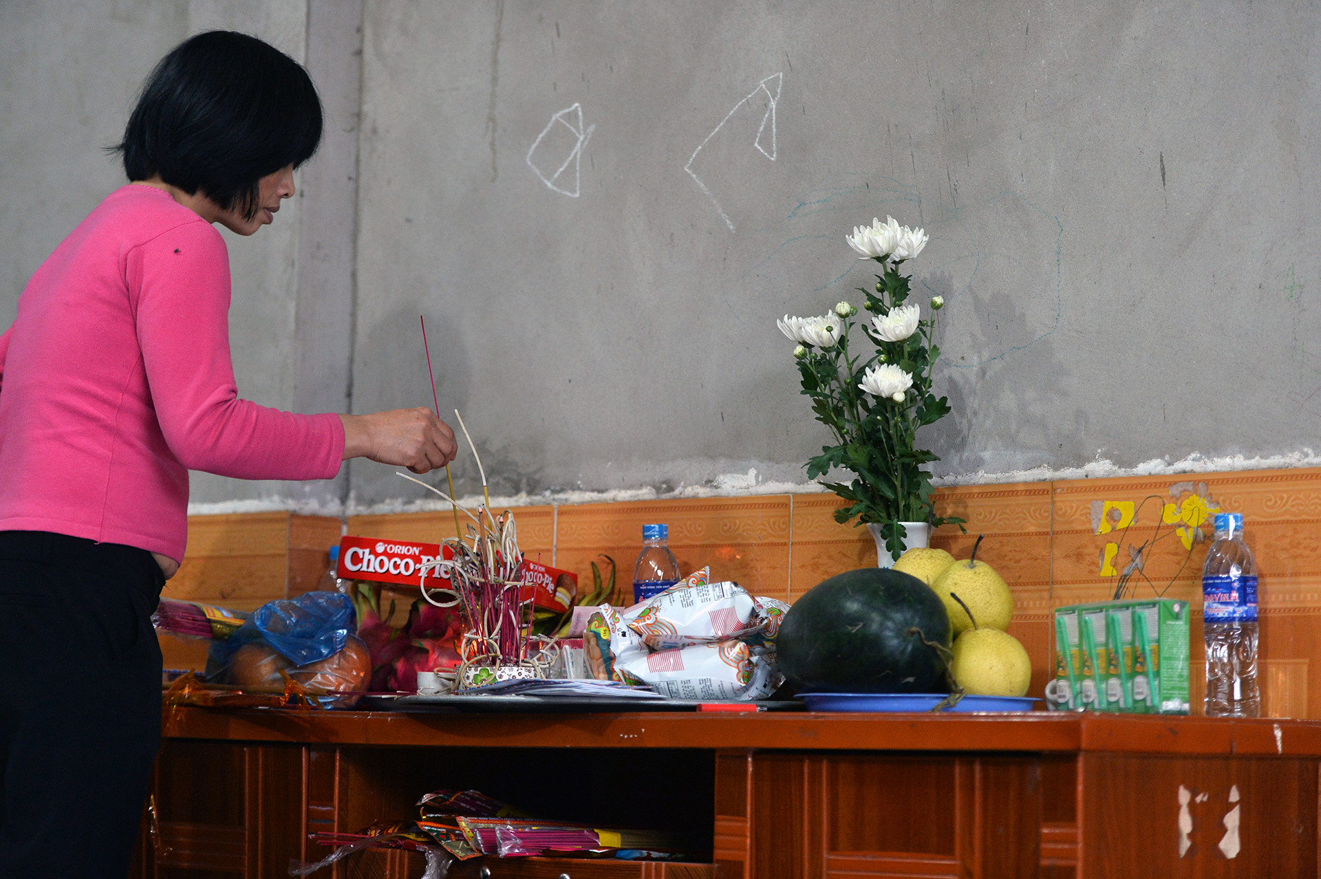 Phía sau vụ nổ chấn động ngôi làng chuyên mổ xác máy bay