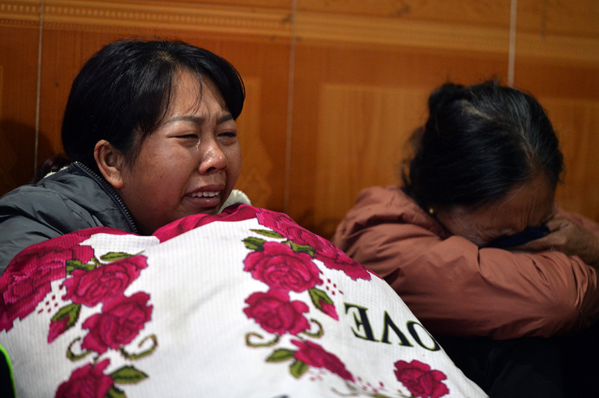 Phía sau vụ nổ chấn động ngôi làng chuyên mổ xác máy bay