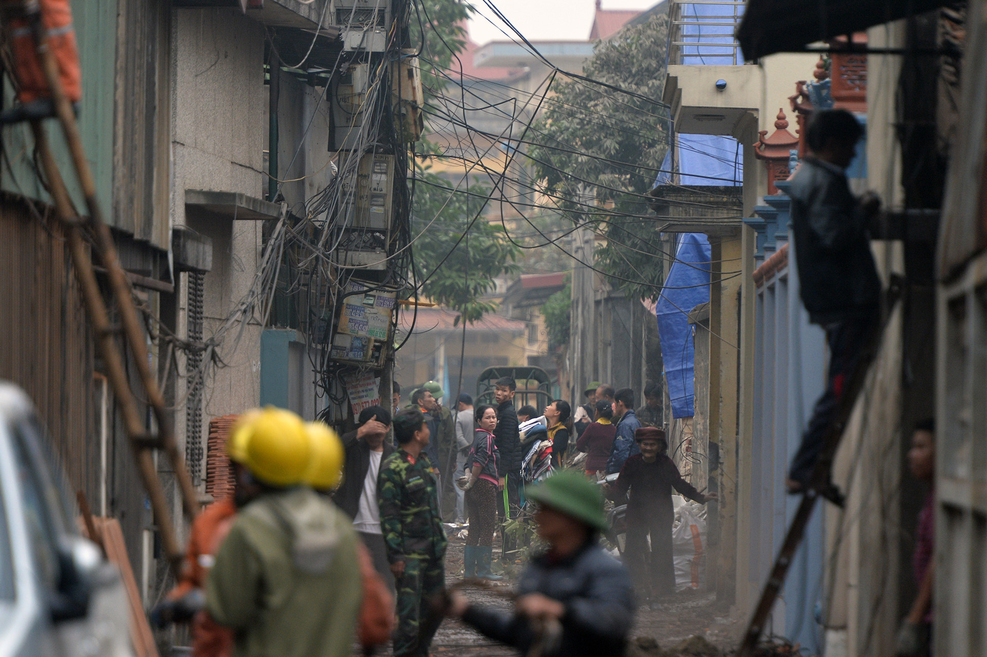 Phía sau vụ nổ chấn động ngôi làng chuyên mổ xác máy bay