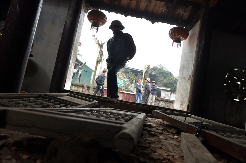 Phía sau vụ nổ chấn động ngôi làng chuyên mổ xác máy bay