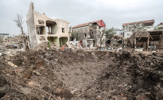 Dân mua đạn, xe tăng, tên lửa làm phế liệu, quan nói khó biết