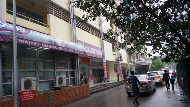 Bé gái 32 tuần tuổi bị mẹ phá thai để chối bỏ được nhóm thiện nguyện khi đi nhặt xác thai nhi cứu sống