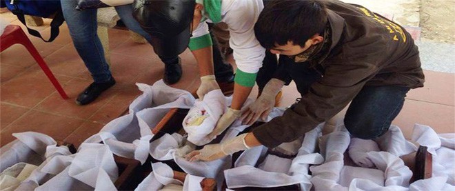 Bé gái 32 tuần tuổi bị mẹ phá thai để chối bỏ được nhóm thiện nguyện khi đi nhặt xác thai nhi cứu sống