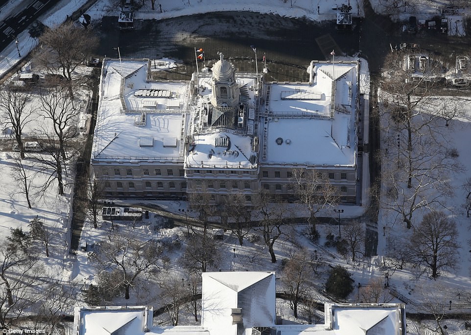 Sau trận bão tuyết kinh hoàng, thành phố New York hoang tàn, ảm đạm như trong phim Ngày Tận Thế