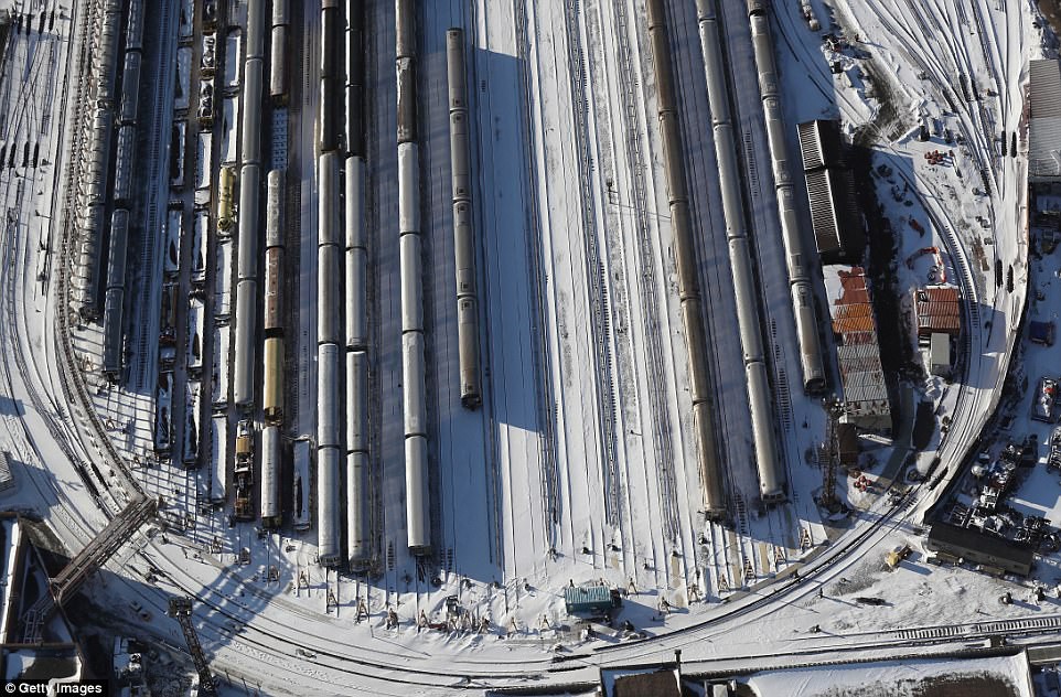 Sau trận bão tuyết kinh hoàng, thành phố New York hoang tàn, ảm đạm như trong phim Ngày Tận Thế