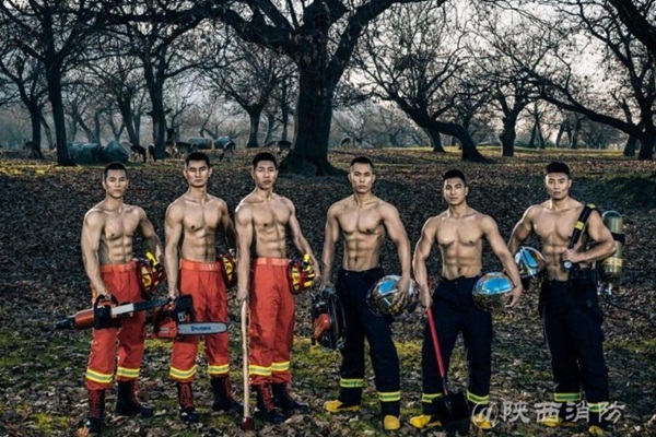 Hội chị em phát sốt với bộ lịch của dàn mỹ nam sáu múi