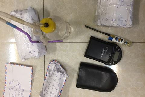 Kẻ nhiễm HIV trang bị hung khí buôn ma túy