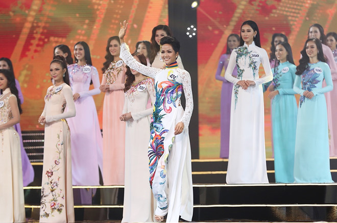 HHen Niê đăng quang Hoa hậu Hoàn vũ, Hoàng Thùy đoạt Á hậu 1 HHen Niê đăng quang Hoa hậu Hoàn vũ, Hoàng Thùy đoạt Á hậu 1