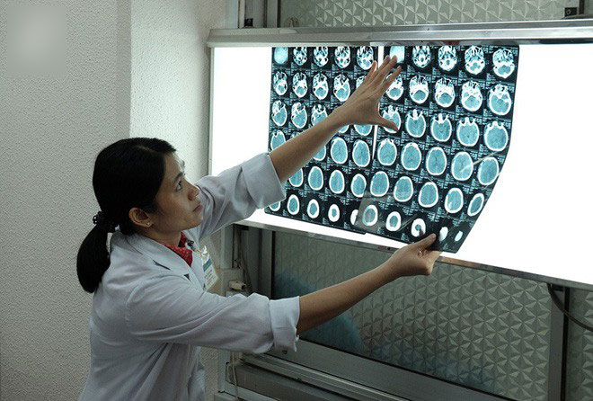 Mẹ đơn thân cạn nước mắt chăm con bị tai nạn nguy kịch vì dừng lại cứu người