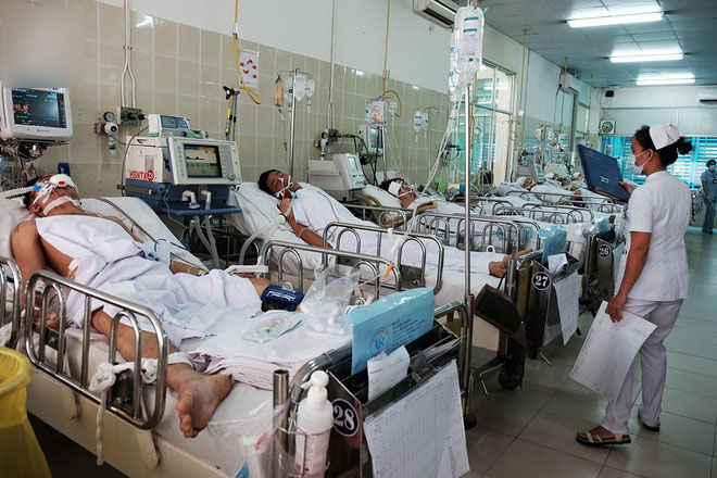 Mẹ đơn thân cạn nước mắt chăm con bị tai nạn nguy kịch vì dừng lại cứu người