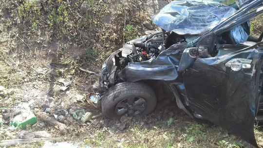 Đi đám cưới, xe ô tô mất lái khiến 5 người thương vong