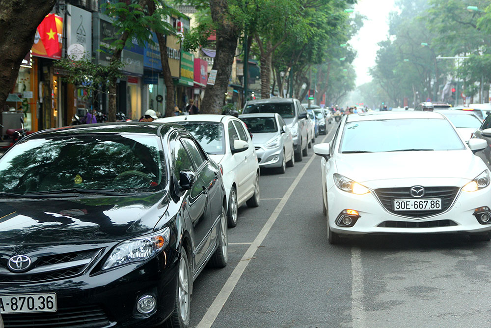 Hà Nội tăng giá giữ xe: Tài xế ngậm ngùi tính cất xế hộp Hà Nội tăng giá giữ xe: Tài xế ngậm ngùi tính cất xế hộp