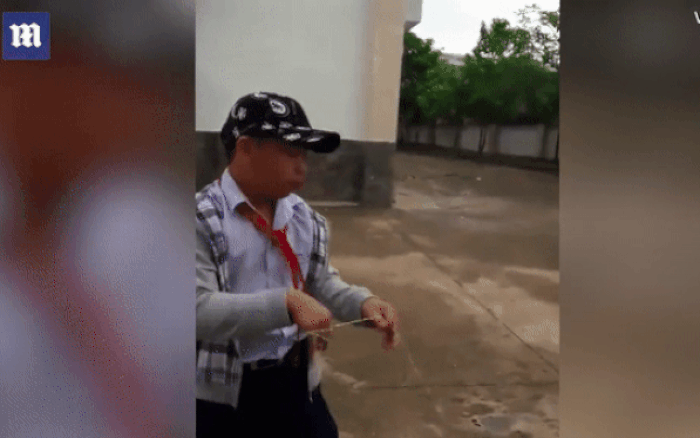 Trong bàn tay khéo léo của cậu bé Bình Dương, Việt Nam, trò chơi yo-yo trở thành môn nghệ thuật.