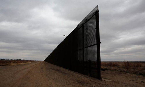 Trump đề xuất chi 18 tỷ USD xây tường biên giới với Mexico