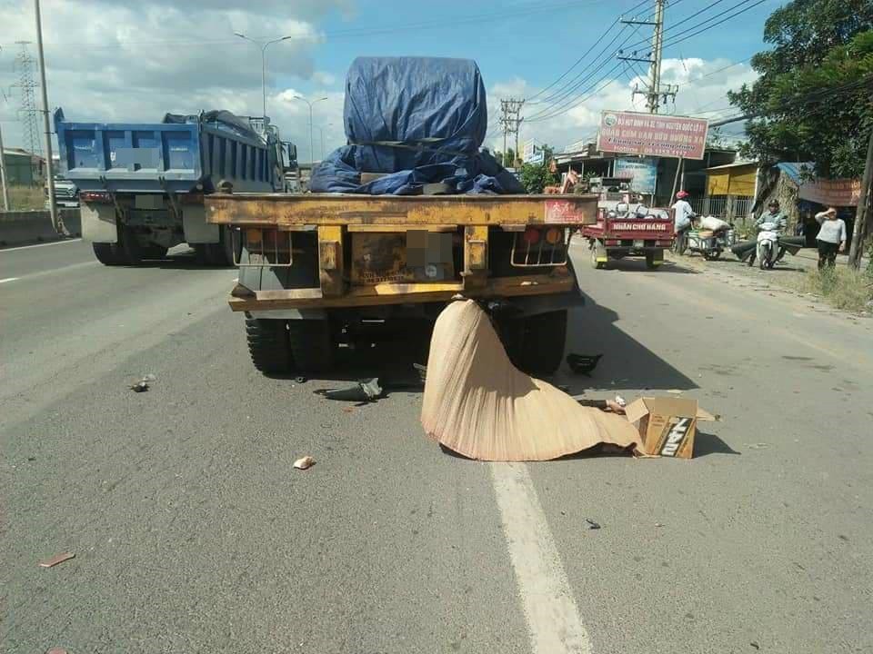 Húc vào đuôi xe container, nam thanh niên 24 tuổi tử vong tại chỗ