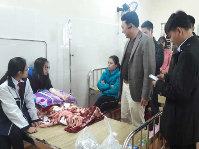 Hàng loạt học sinh cấp cứu do khí thải của nhà máy thép Việt-Nhật